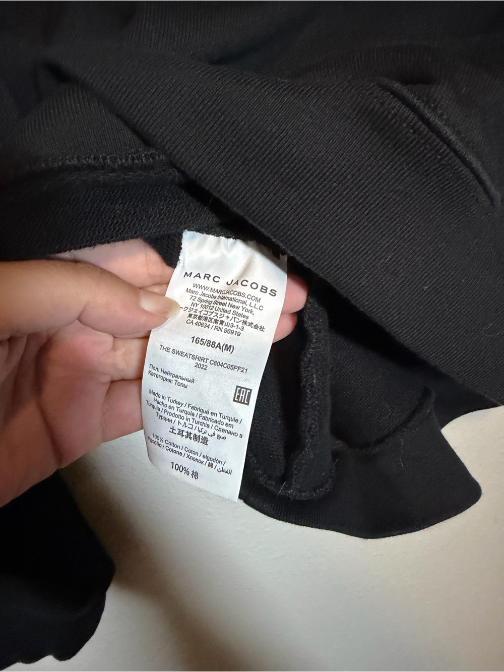 The Sweatshirt) MARC
JACOBS Crew Neck Sz medium - Picture 10 of 10